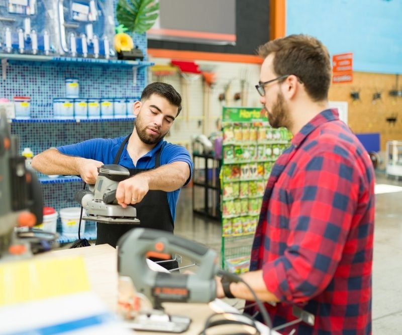 Caucasian,Employee,Showing,The,Power,Tools,To,A,Male,Customer