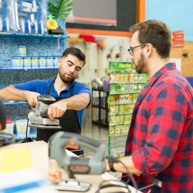 Caucasian,Employee,Showing,The,Power,Tools,To,A,Male,Customer